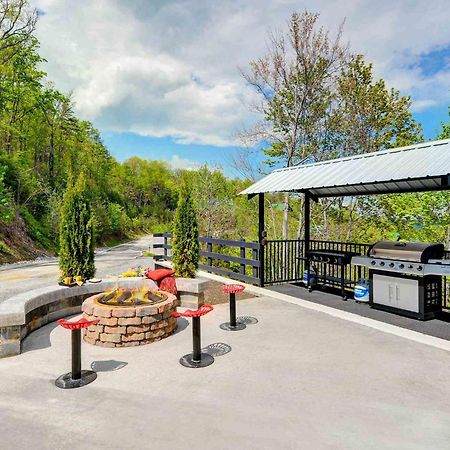 비둘기 포지 Skyview Mansion:13Bdrm, 17Bath, Sleeps 70, Indoor Pool, Amazing Views 빌라 외부 사진