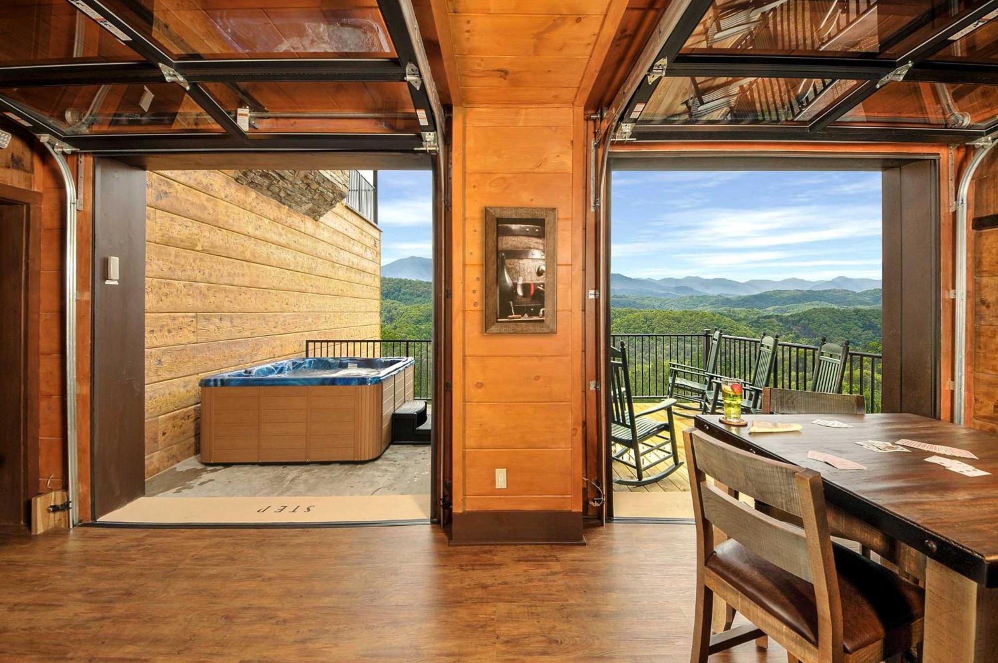 비둘기 포지 Skyview Mansion:13Bdrm, 17Bath, Sleeps 70, Indoor Pool, Amazing Views 빌라 외부 사진