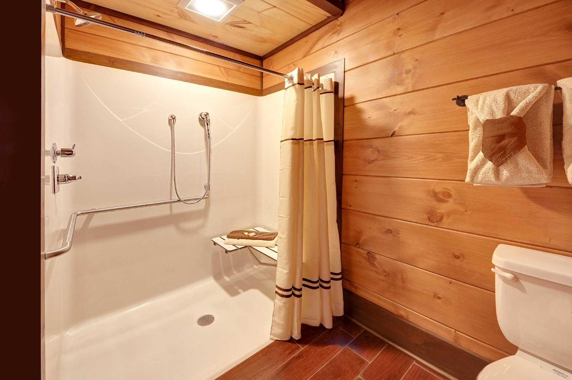 비둘기 포지 Skyview Mansion:13Bdrm, 17Bath, Sleeps 70, Indoor Pool, Amazing Views 빌라 외부 사진